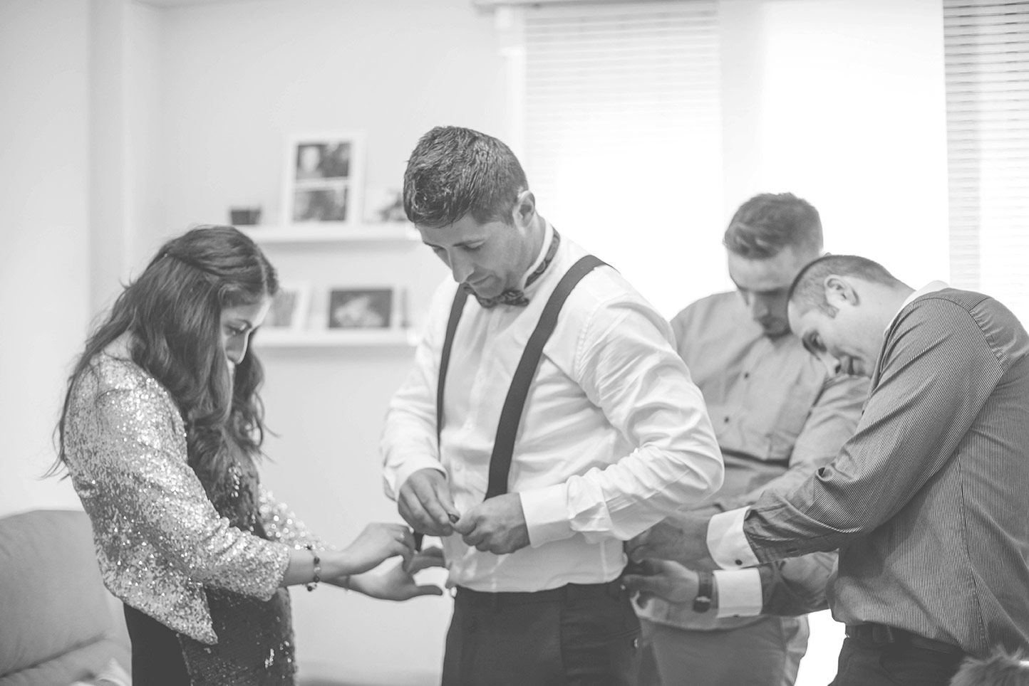01-boda-cristina-emil-vistiendo-novio