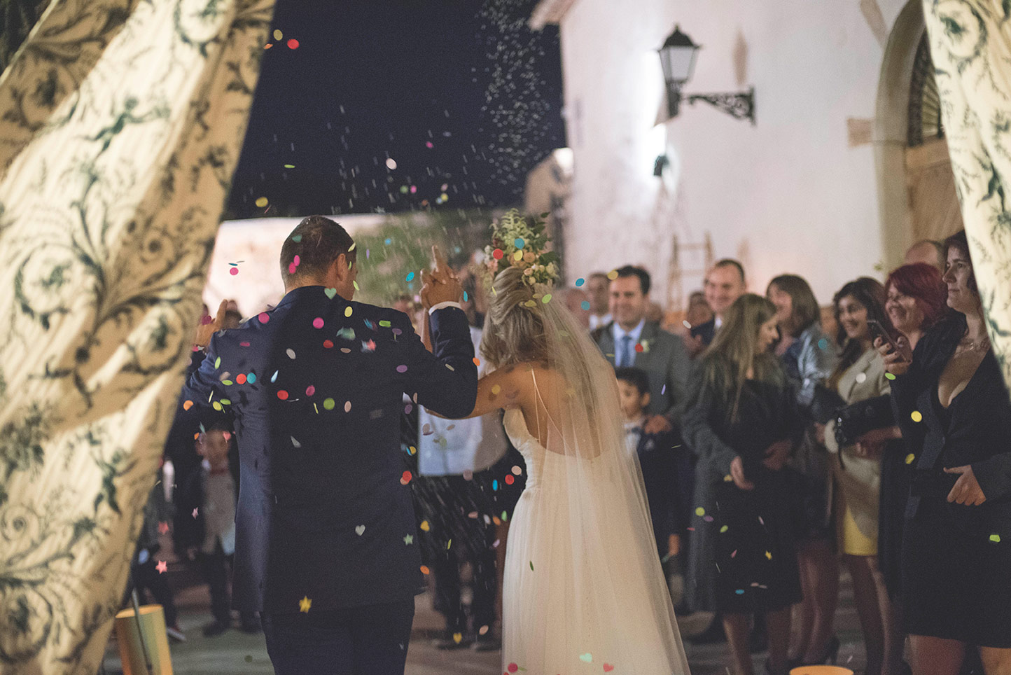 04-boda-cristina-emil-saliendo-iglesia-arroz